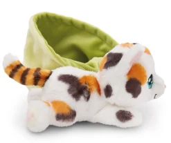 Gefleckte Kuscheltier Katze im Körbchen