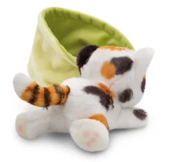 Gefleckte Kuscheltier Katze im Körbchen