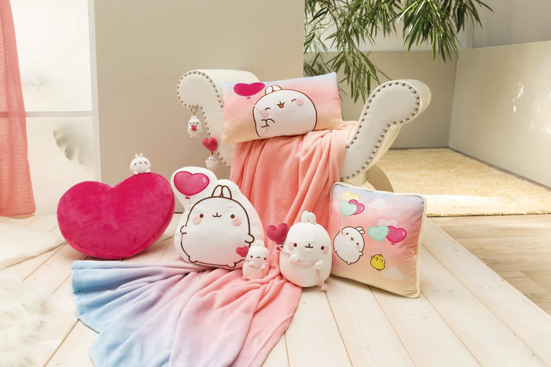 Herzförmiges Kissen MOLANG mit Kuscheltier MOLANG