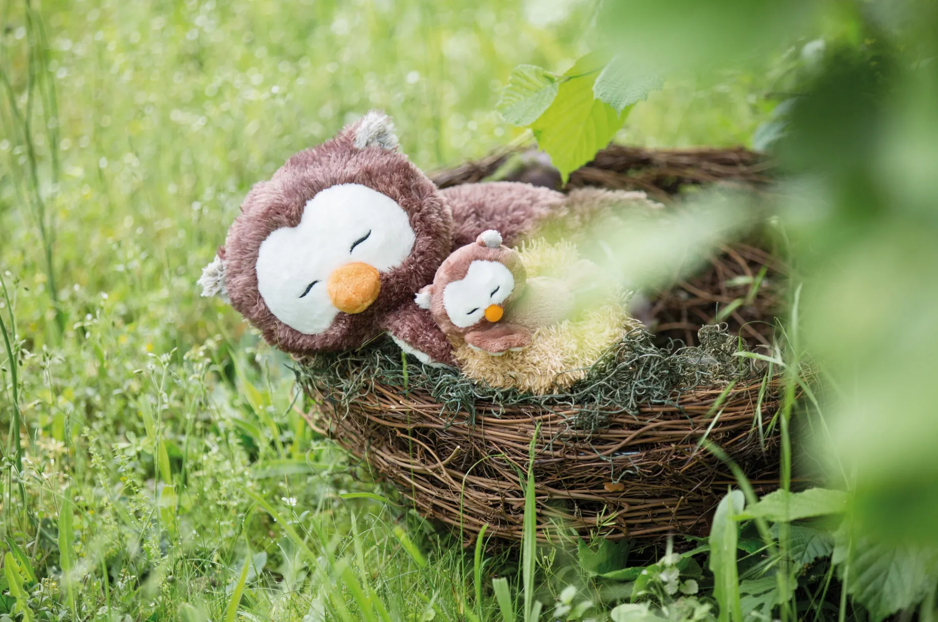 Liegendes Kuscheltier Eule Oscar