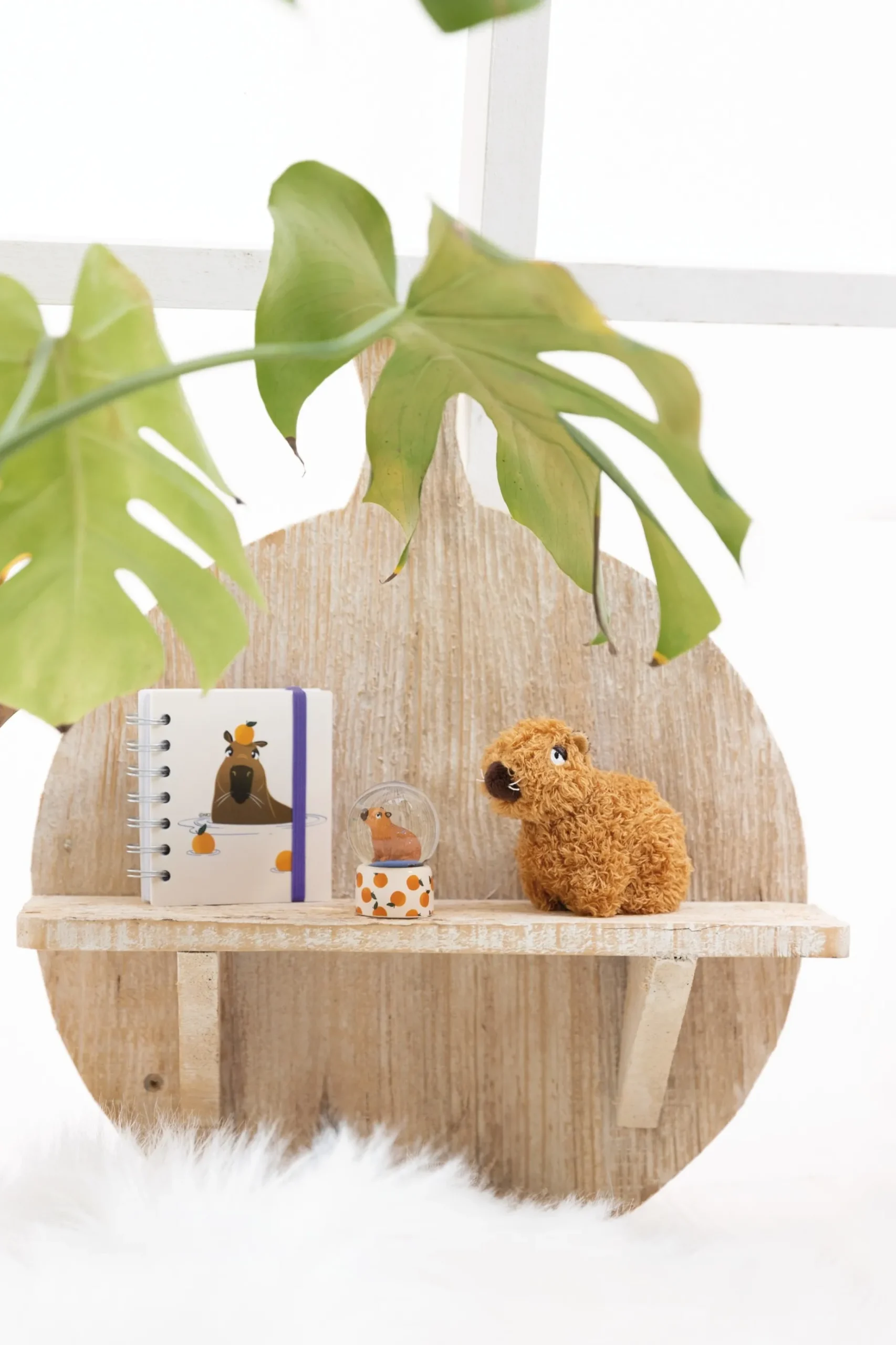 Sitzendes Kuscheltier Capybara "Happybara"